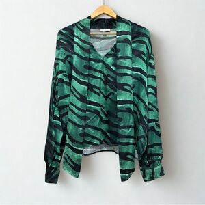 🦓 Topshop Green Zebra Print Tie-Neck Blouse